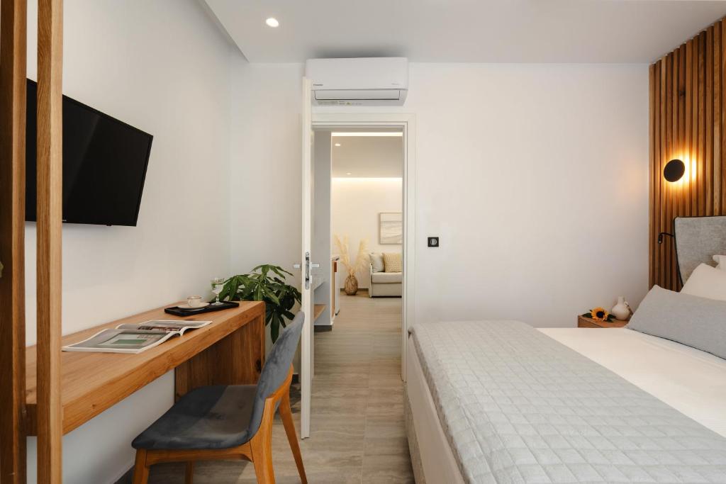 Amaryllis - Phaistos Suites (1)