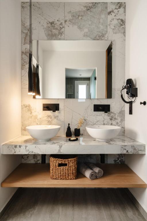 Amaryllis - Phaistos Suites (6)