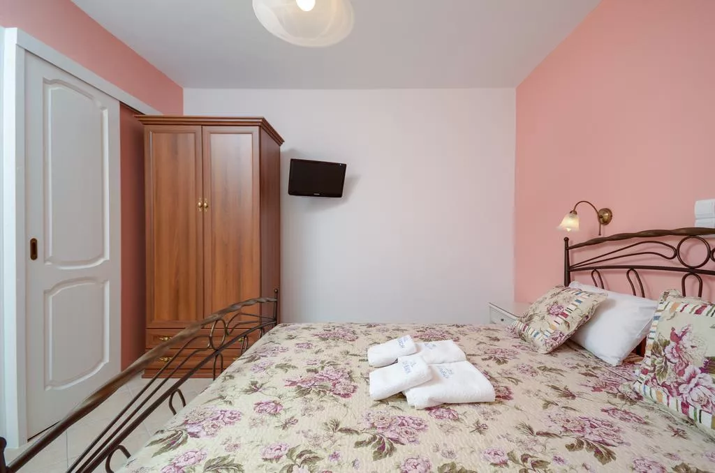 Semi Basement 2 adults (5)