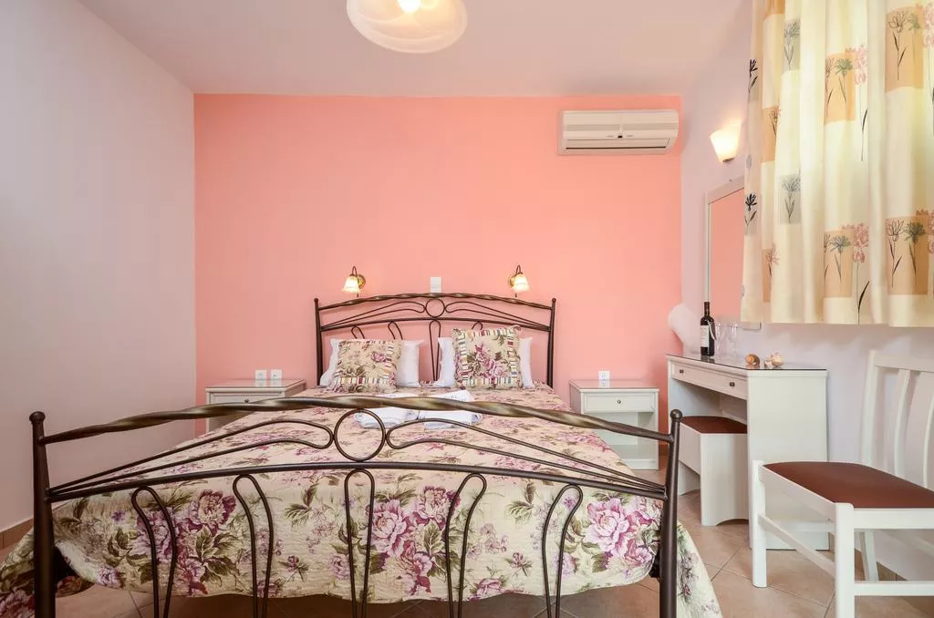 Semi Basement 2 adults (9)