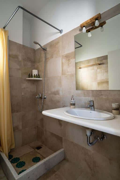 Budget Triple Room (2)