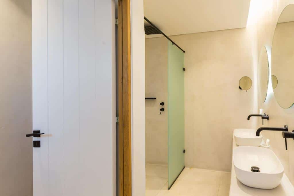 DELUXE SEA VIEW SUITE (2)