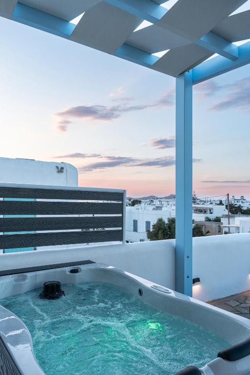 Deluxe Apartment with Jetted Tub (1)