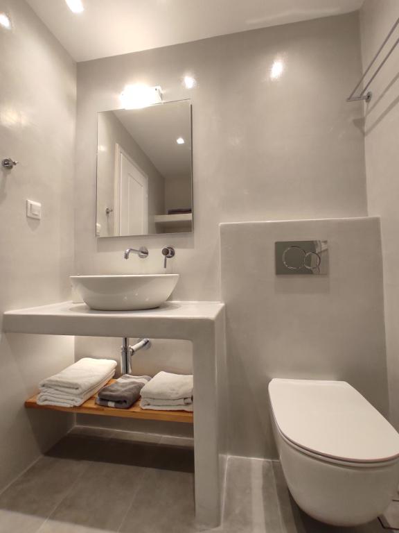 Deluxe Apartment with Jetted Tub (12)