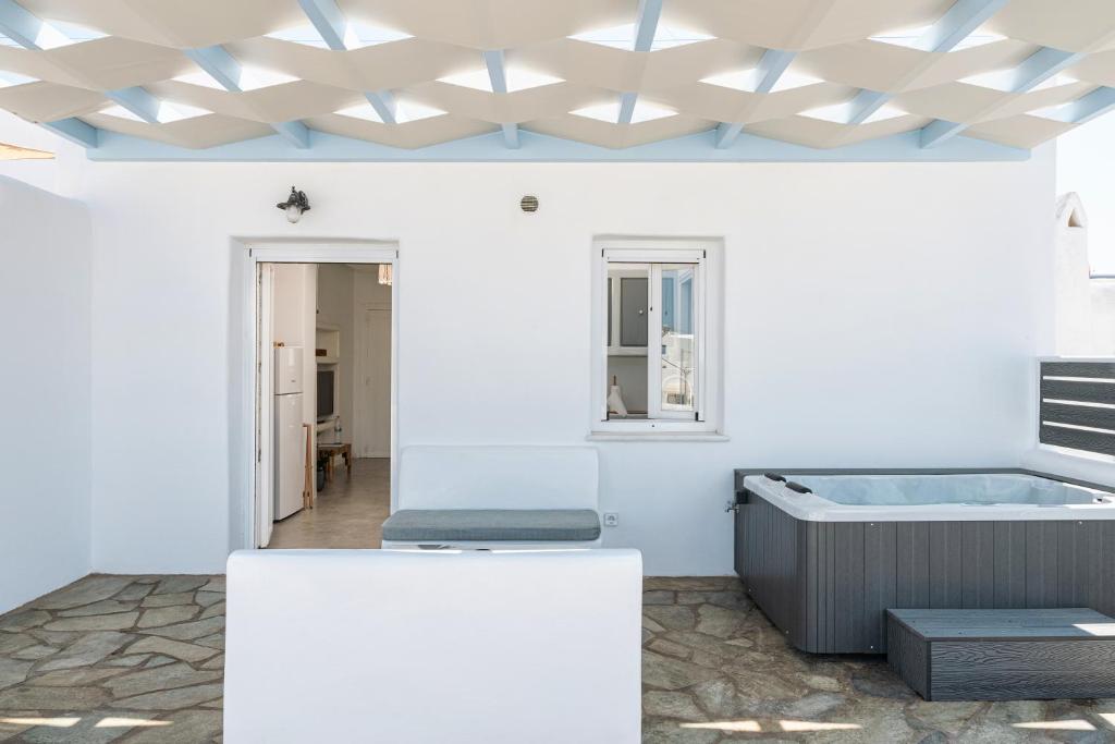 Deluxe Apartment with Jetted Tub (14)