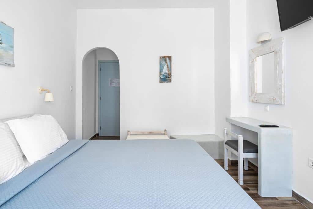 Deluxe Double Room with Street View (3)