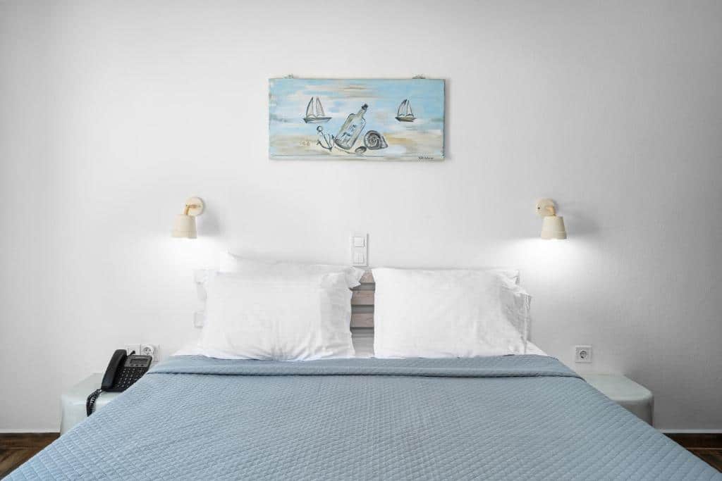 Deluxe Double Room with Street View (4)