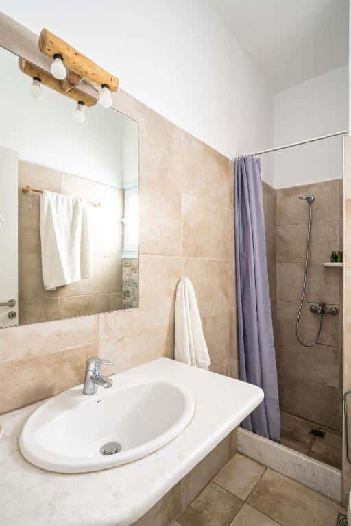 Deluxe Double Room with Street View (7)