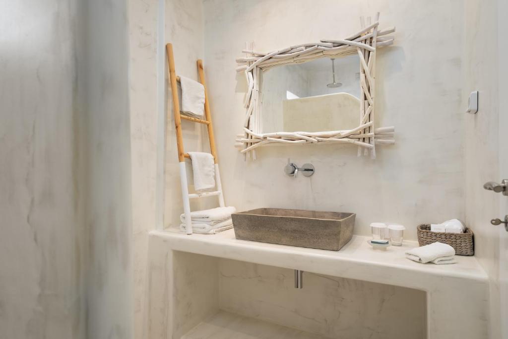 Deluxe Sea View Suite (3)