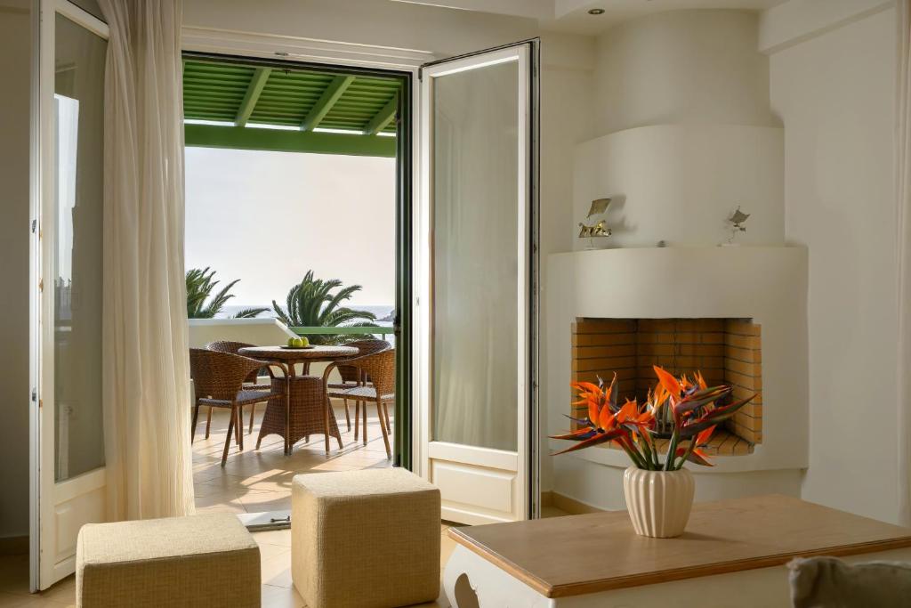 Finikas Sea View Villa (1)