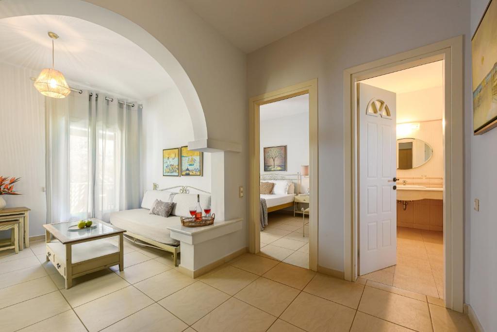 Grande 2 Room Partial Sea View (6)