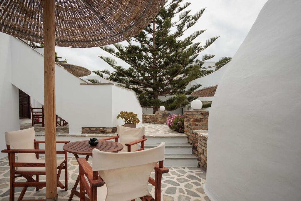 One-bedroom apartment with pool view (14)