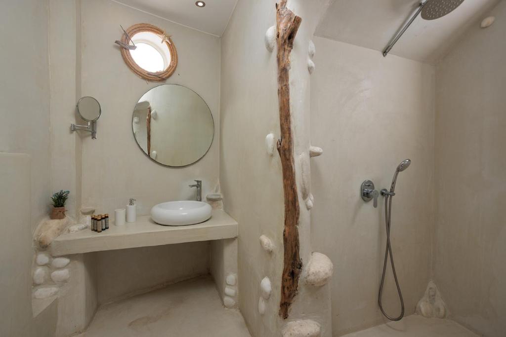 One-bedroom apartment with pool view (15)