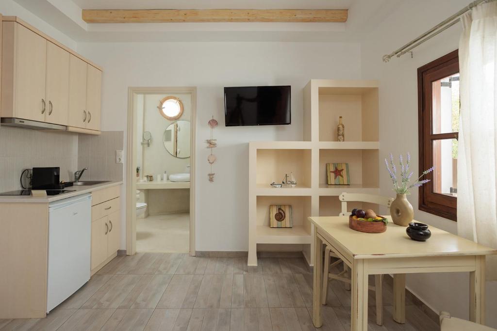 One-bedroom apartment with pool view (16)