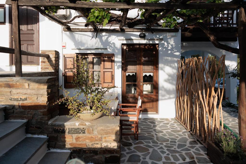 One-bedroom apartment with pool view (19)