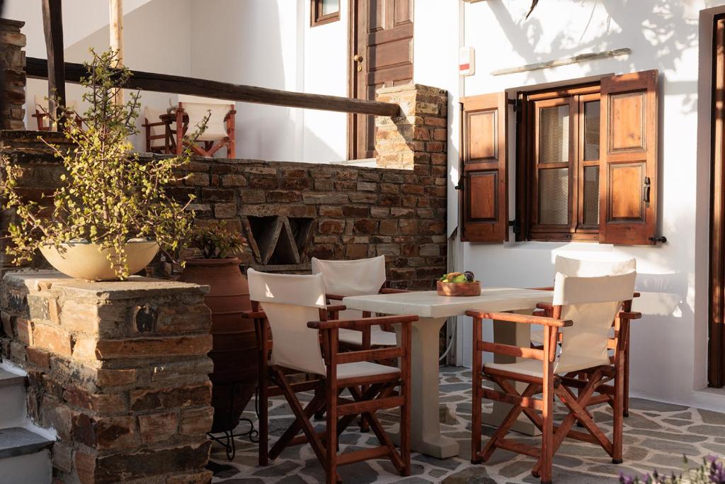 One-bedroom apartment with pool view (20)