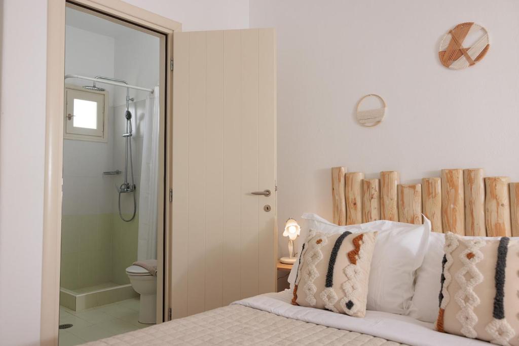 One-bedroom apartment with pool view (4)