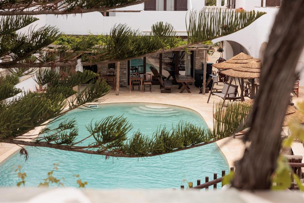 One-bedroom apartment with pool view (9)