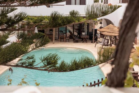 One-bedroom apartment with pool view (9)