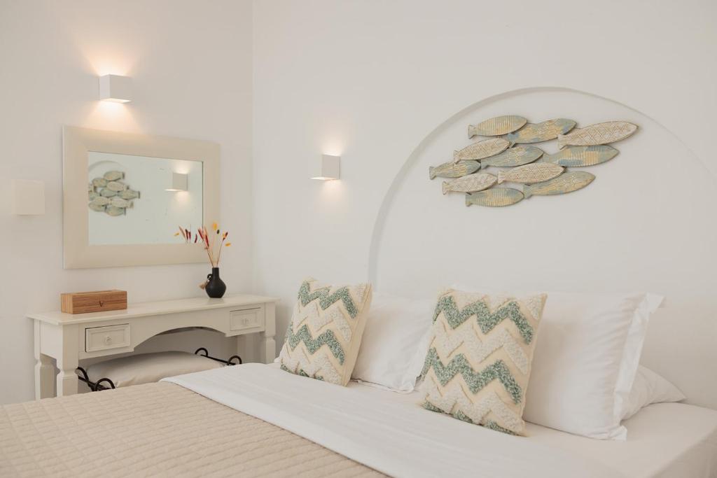 Queen Room with Pool view (11)