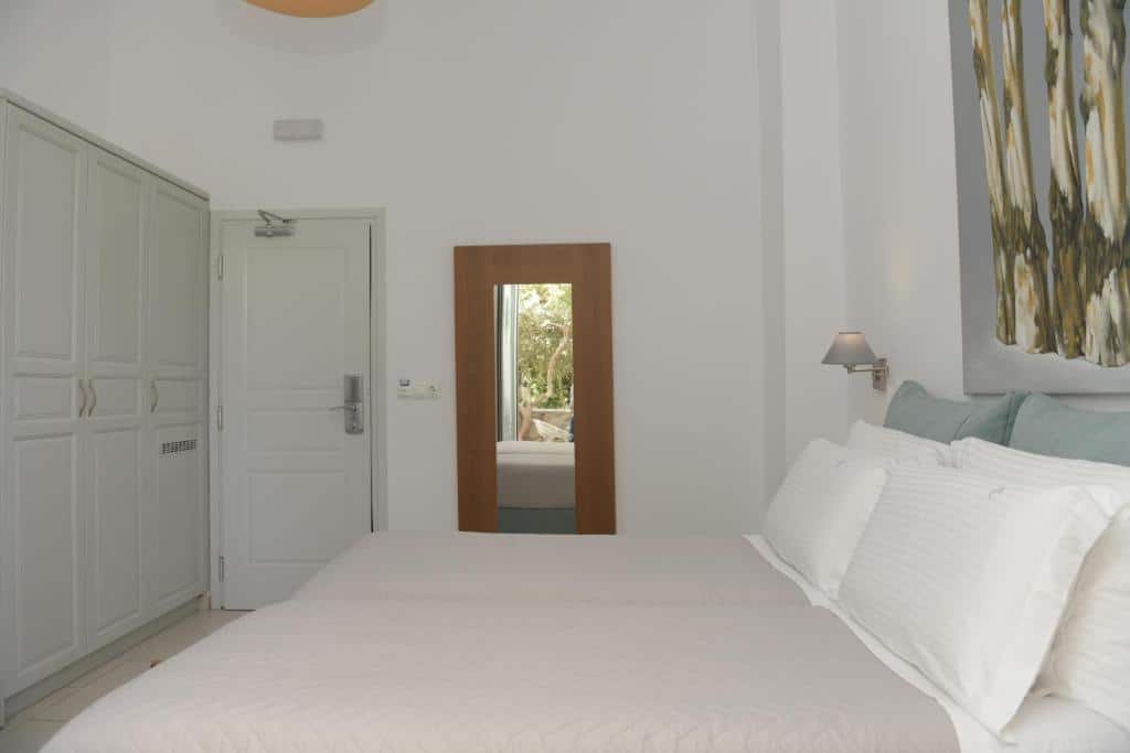 Standard Double Room (5)