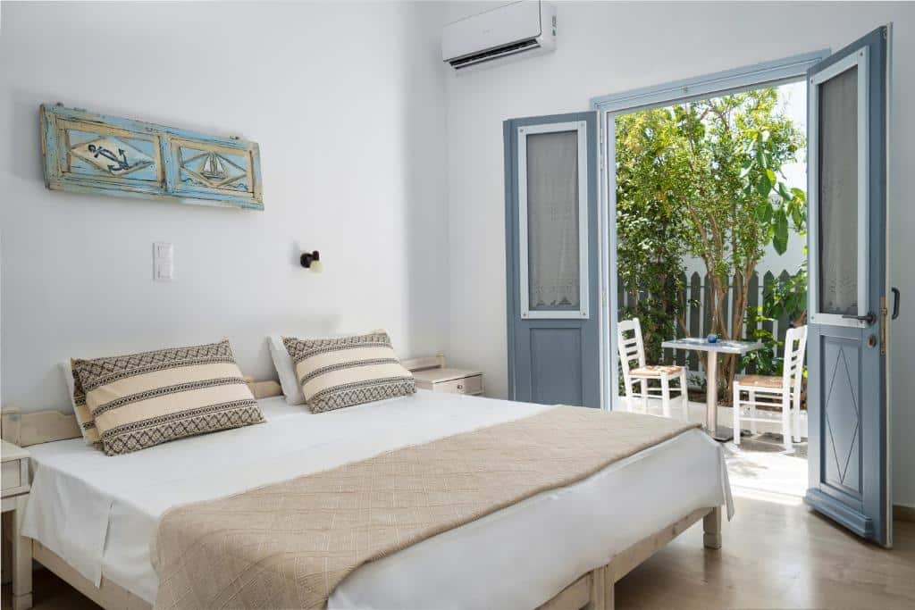 Standard Double Room with Garden View (4)