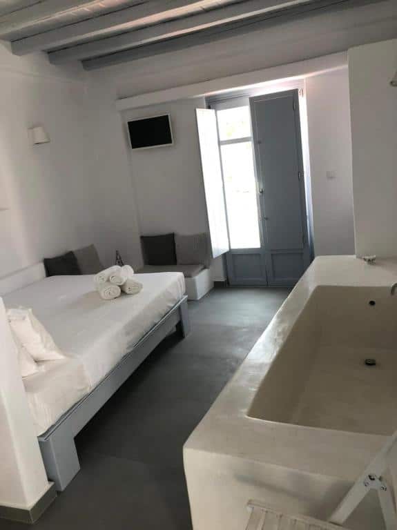 Studio with Balcony (3)