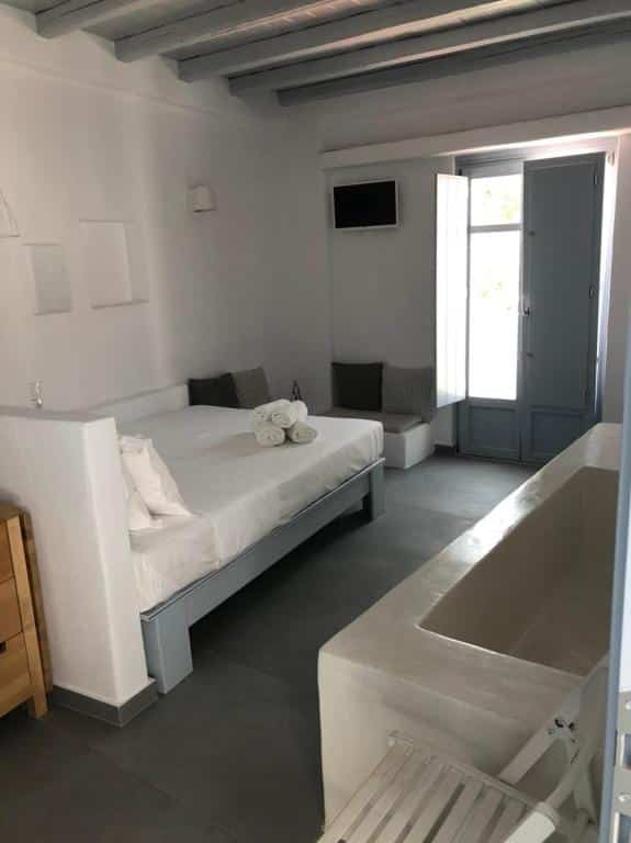 Studio with Balcony (4)