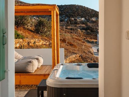 Suite With Hot Tub (12)