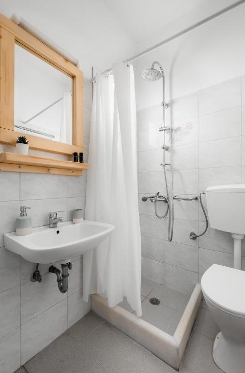 Suite With Hot Tub (5)