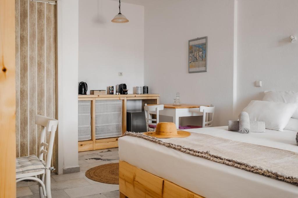 Suite With Hot Tub (7)