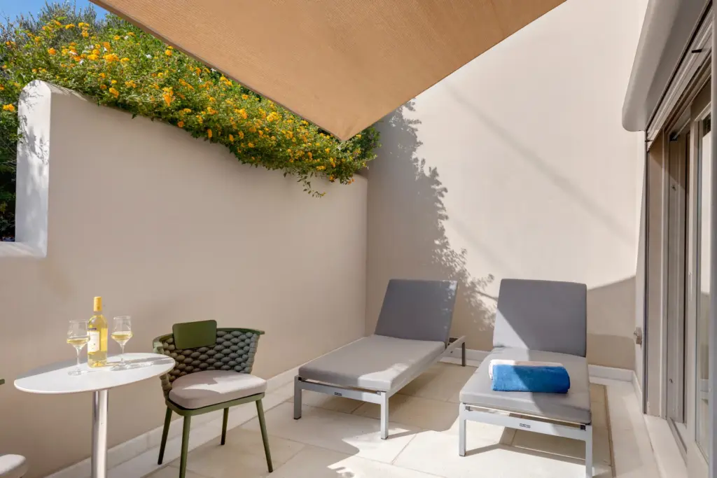 Suite with Outdoor Hot Tub (3)