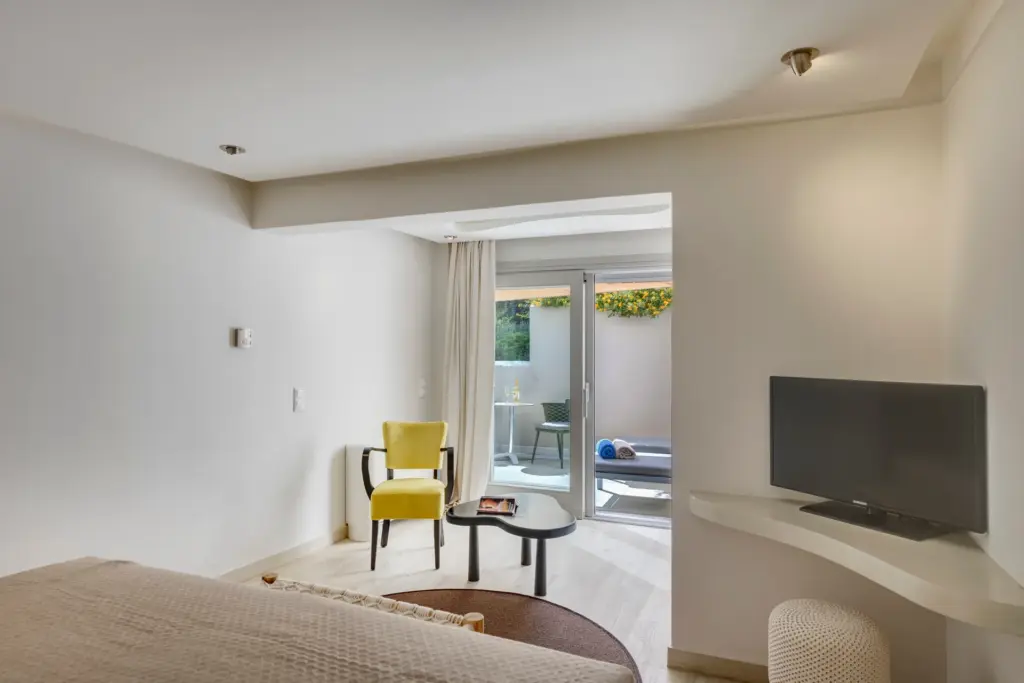 Suite with Outdoor Hot Tub (6)