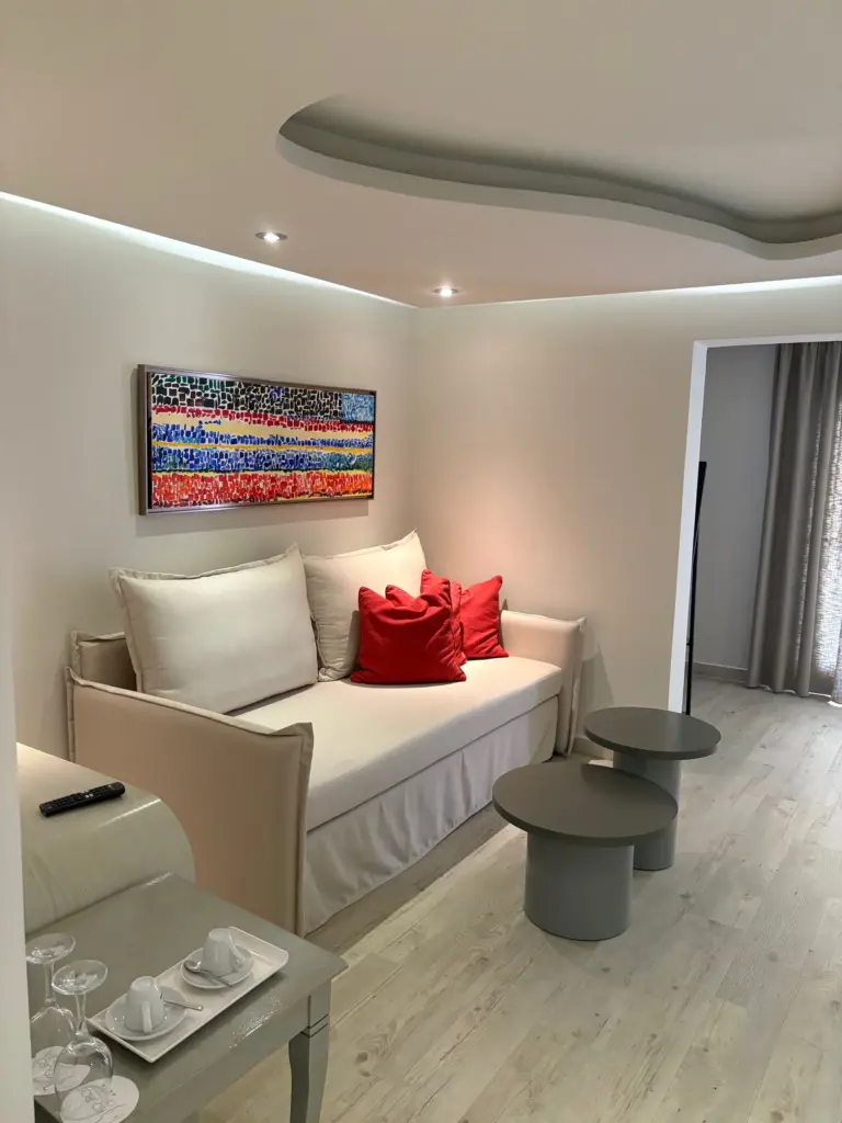 Suite with Outdoor Hot Tub (9)