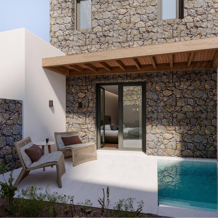 Suite with plunge pool (6)