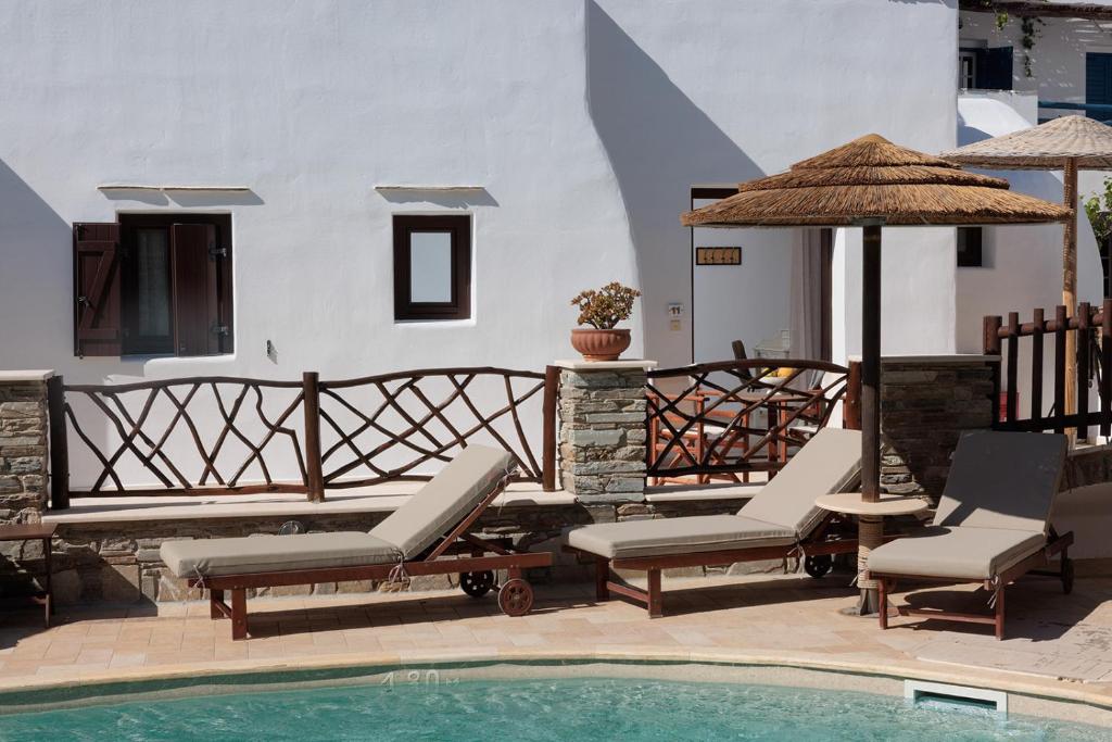 Triple Room with Pool view (12)