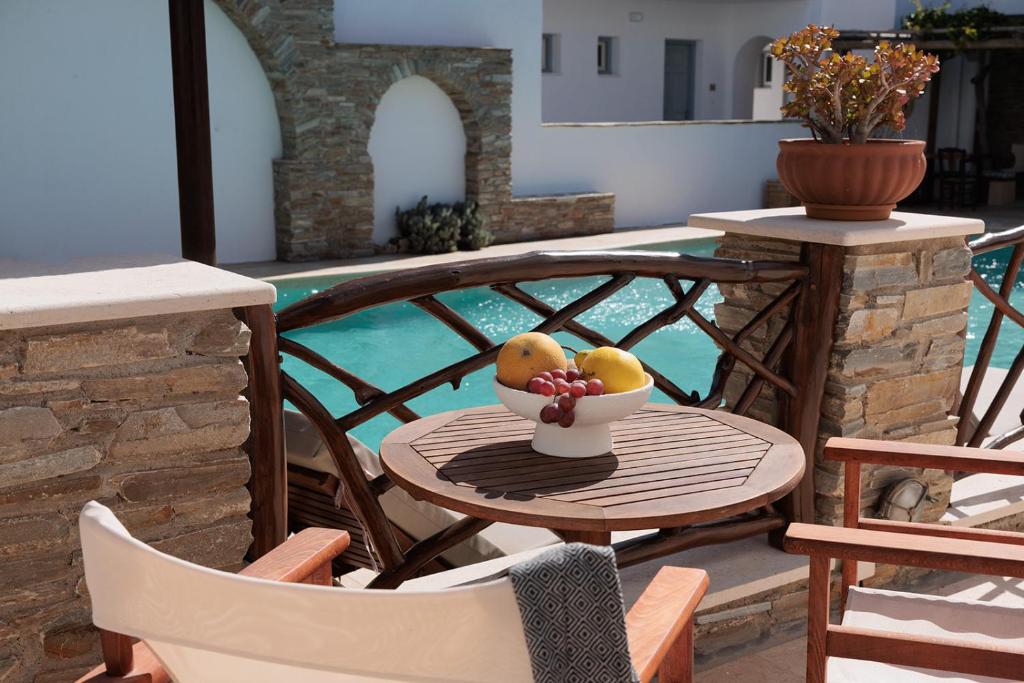 Triple Room with Pool view (13)