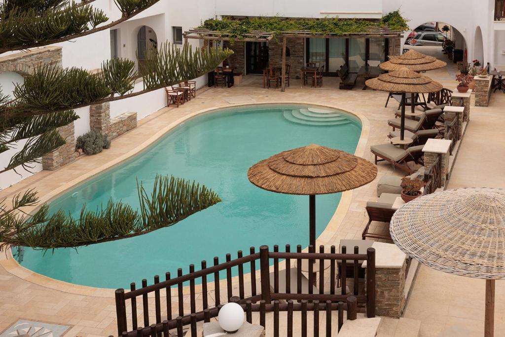 Triple Room with Pool view (7)