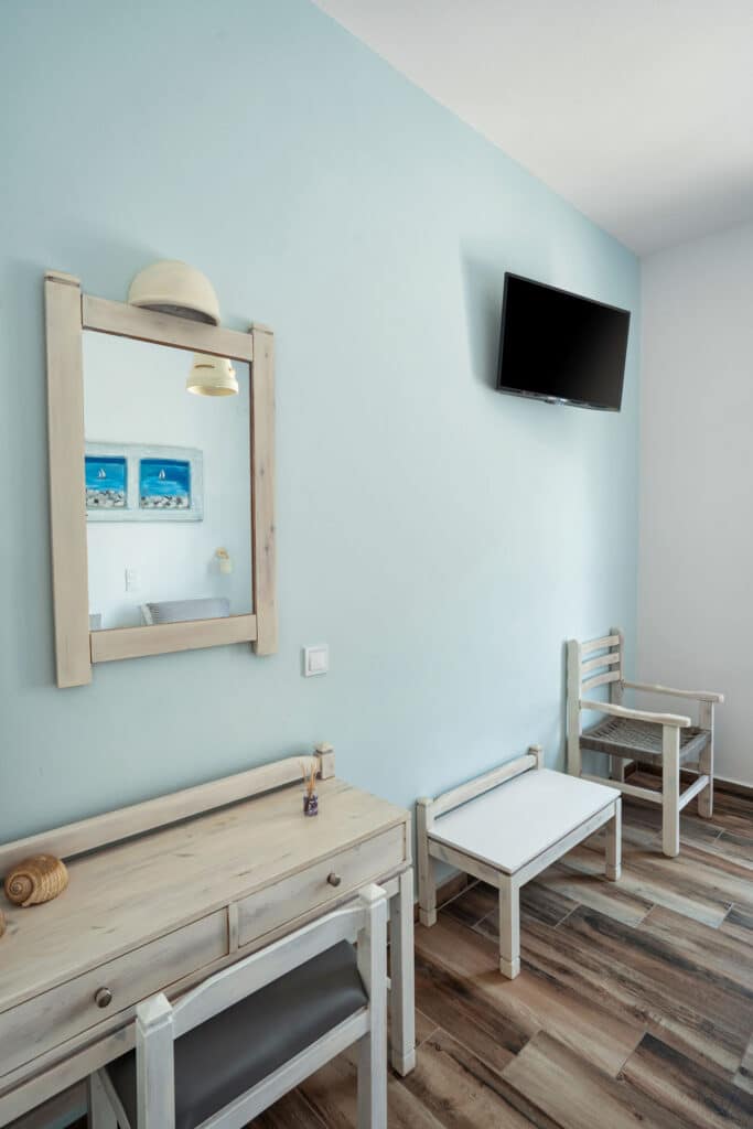 Two Bedroom Family Quadruple Room with Street View (2)