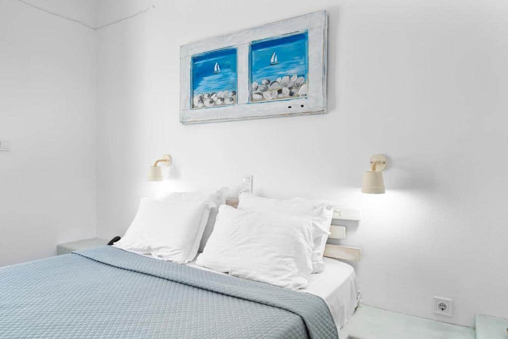 Two Bedroom Family Quadruple Room with Street View (4)