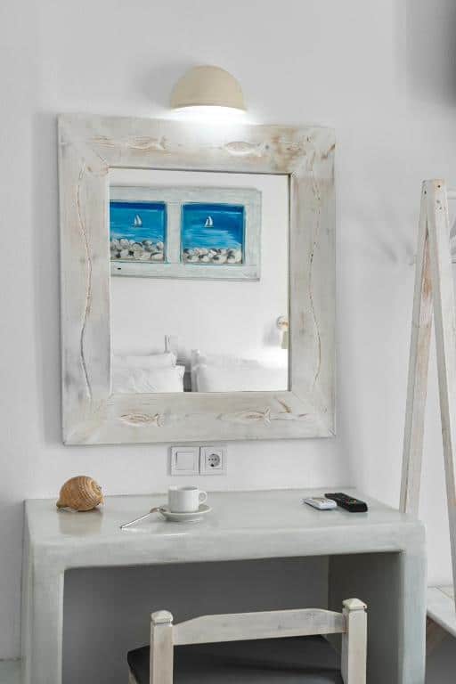 Two Bedroom Family Quadruple Room with Street View (6)