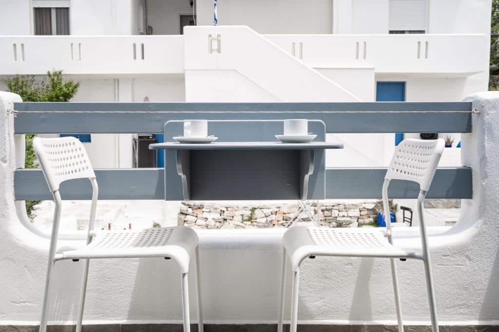 Two Bedroom Family Quadruple Room with Street View (7)