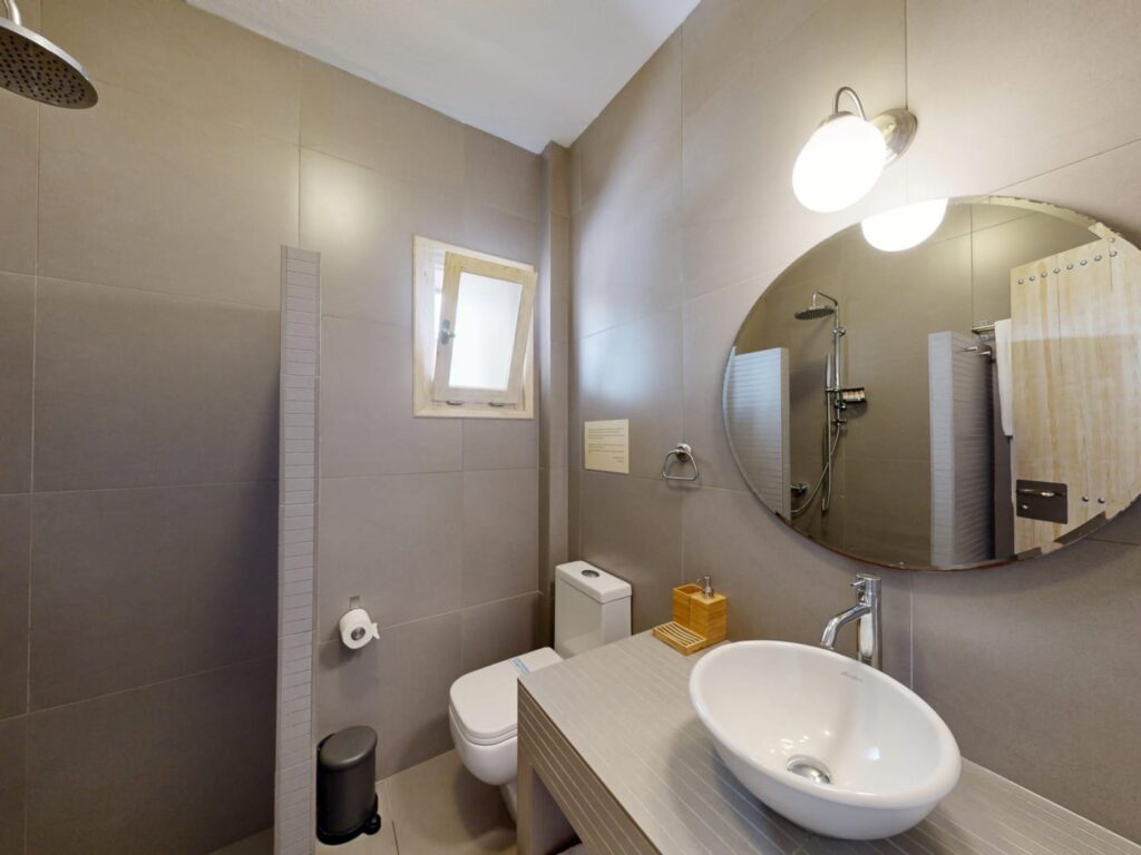 standard double room (5)