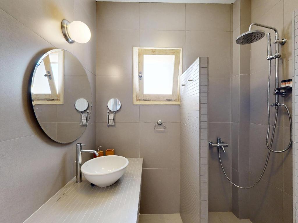 standard mountain view room (5)