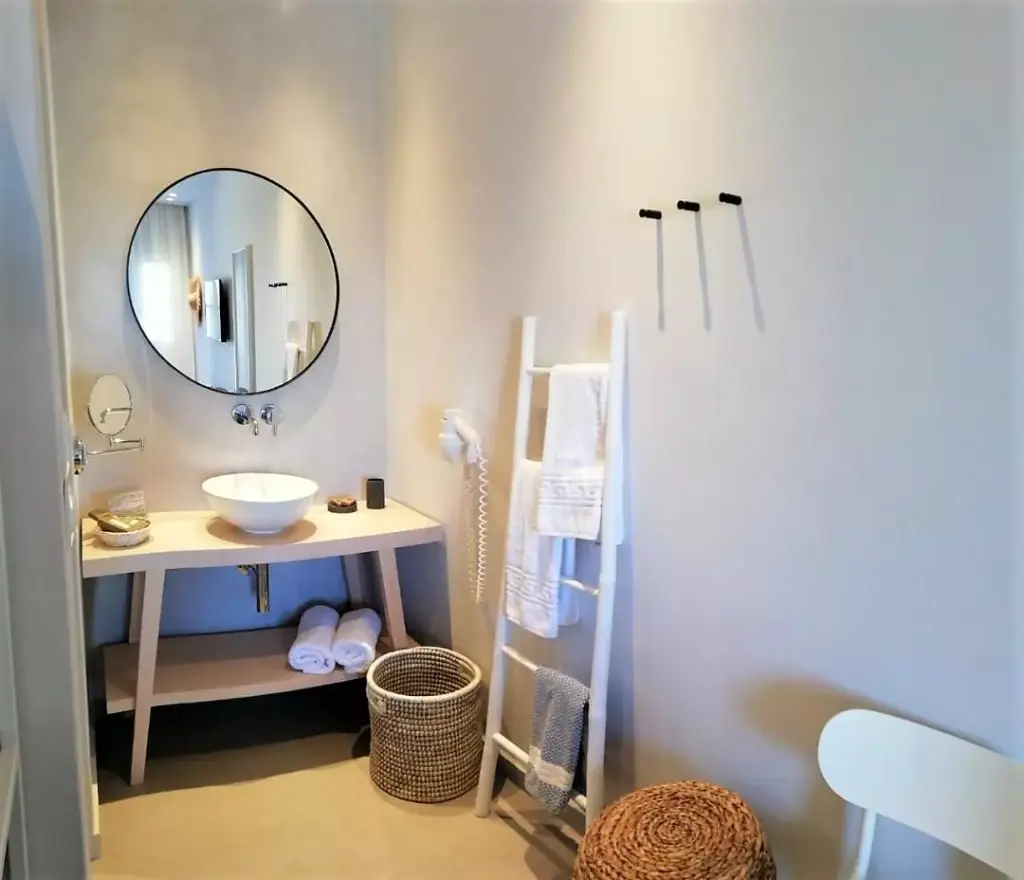 Deluxe Double Room (2)