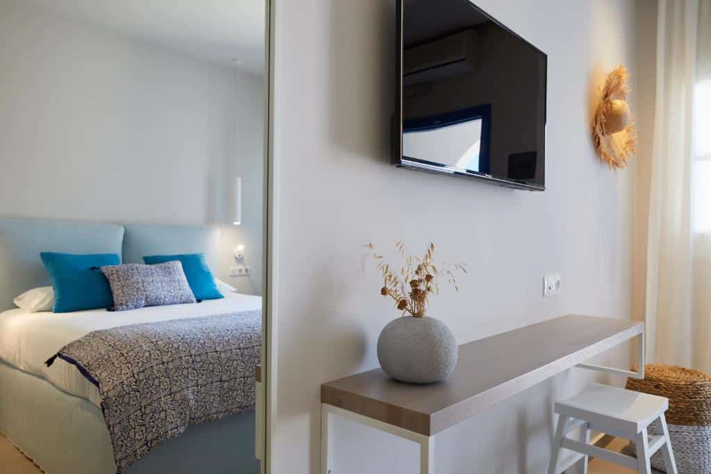 Deluxe Double Room (3)