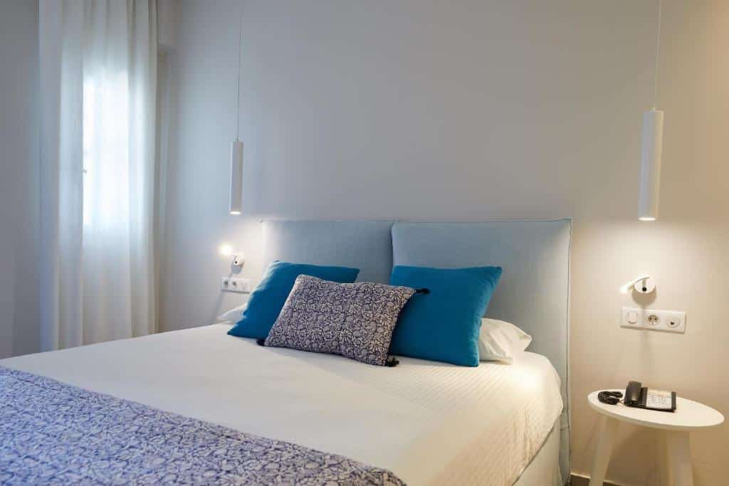 Deluxe Double Room (4)