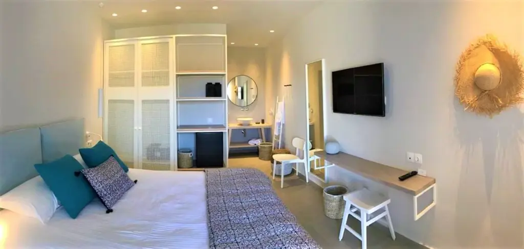 Deluxe Double Room (5)