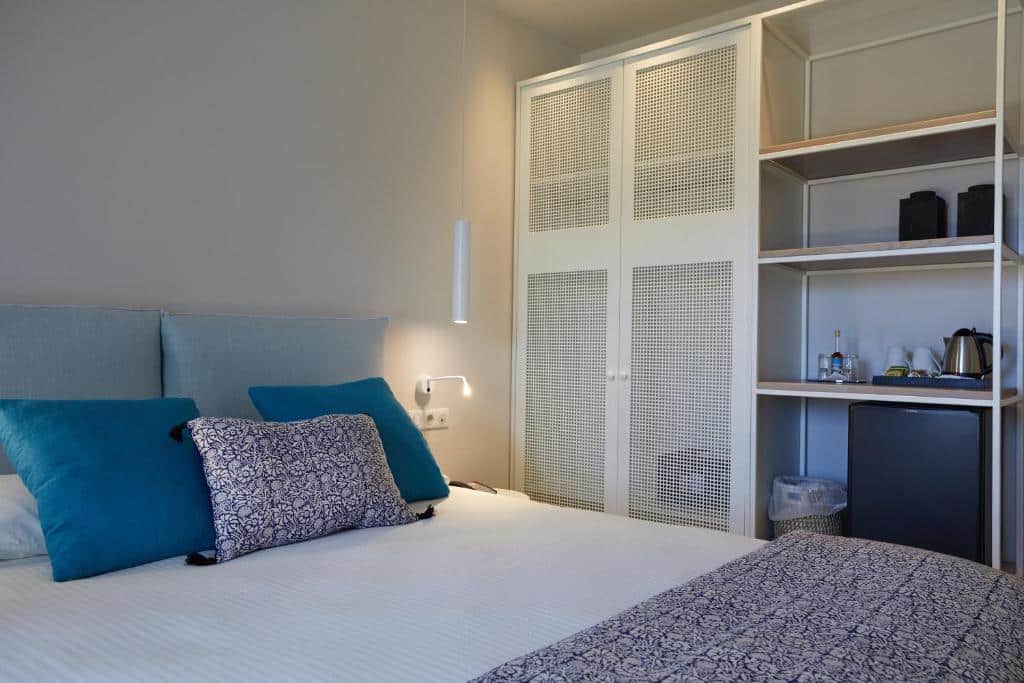 Deluxe Double Room (6)