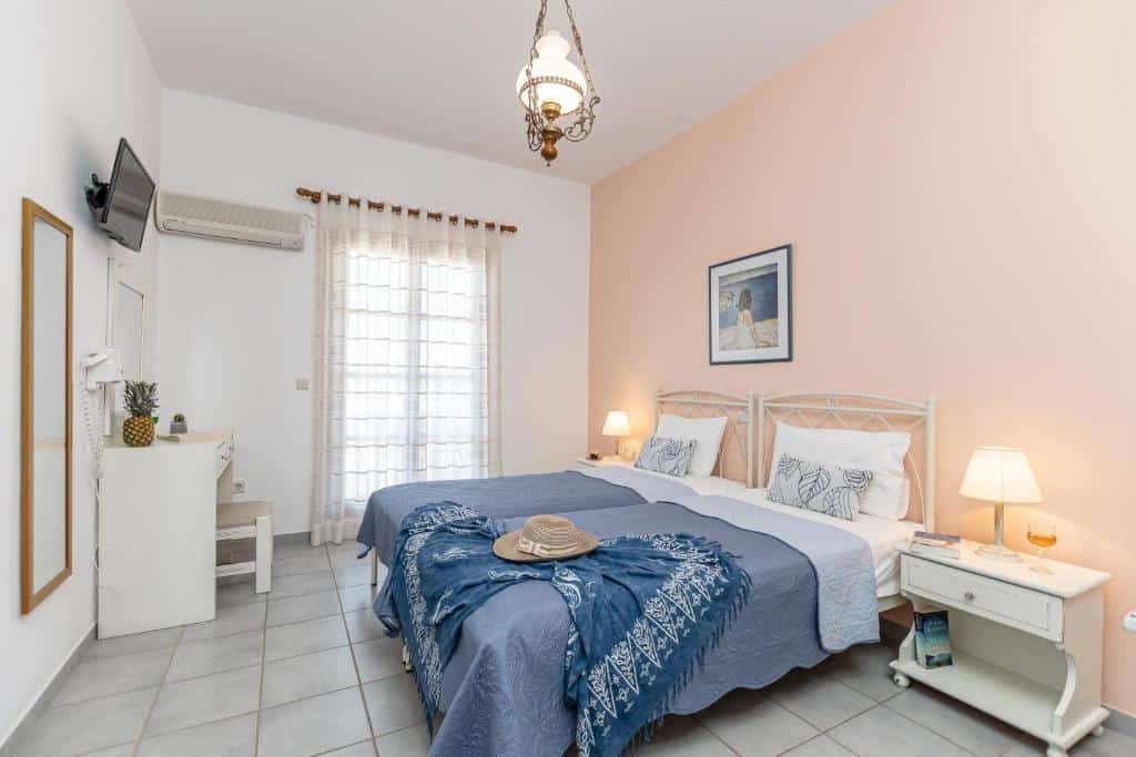 Deluxe Double Room with Side Sea View (4)